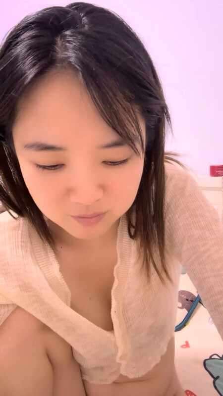 安徽良家少妇&amp;#039;海棠月色&amp;#039;黑丝巨乳自拍流出：腼腆人妻家中激情实录，闷骚内里浪得发颤！
